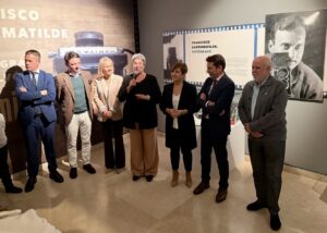 Autoridades en la exposición